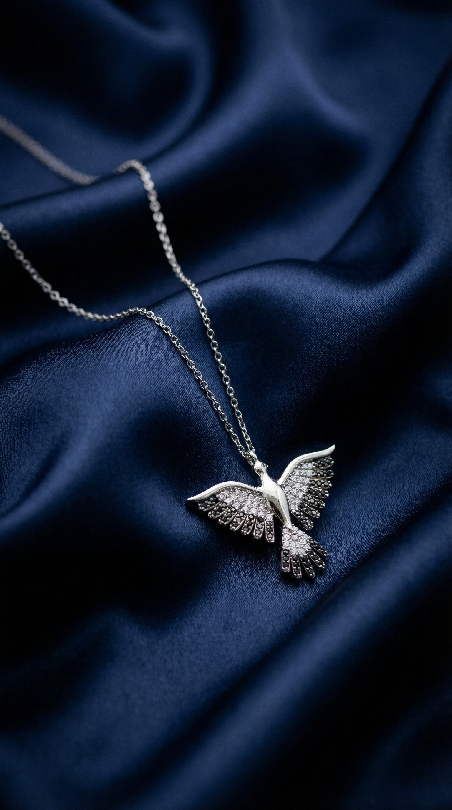 925 Ayar Gümüş Zümrüdüanka Kuşu Figürlü Siyah Beyaz Taşlı Kadın Kolye – Özel Tasarım, Zarif Hediyelik